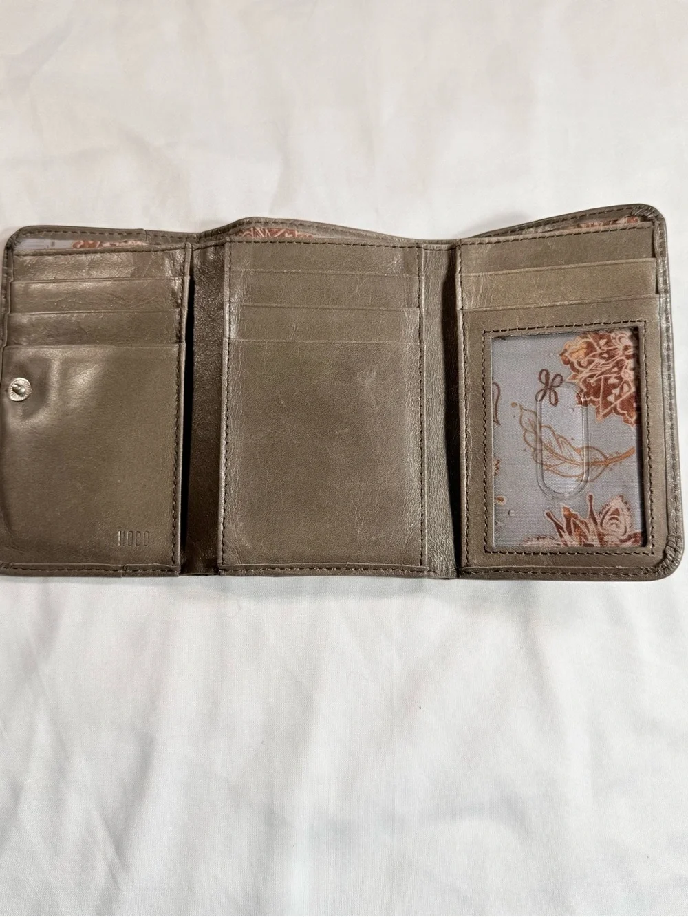 HOBO International Jill Trifold Leather Wallet Taupe Gray Floral Print Lining